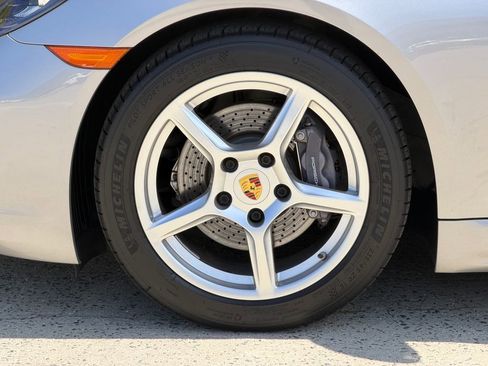 Used 2019 Porsche 718 Boxster RWD image 12