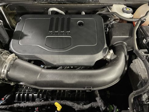 Used 2023 GMC Acadia SLE w/ Driver Convenience Package image 16