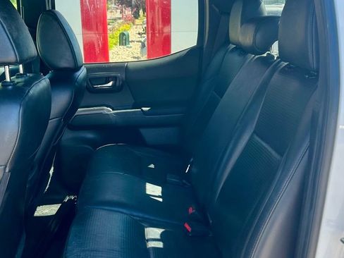 Used 2020 Toyota Tacoma TRD Off-Road w/ TRD Premium Off Road Package AWD/4WD image 9