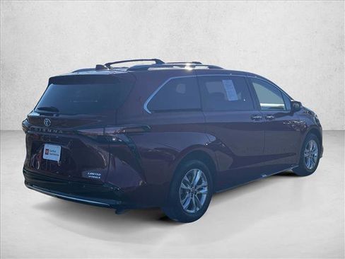 Certified 2022 Toyota Sienna Limited image 5