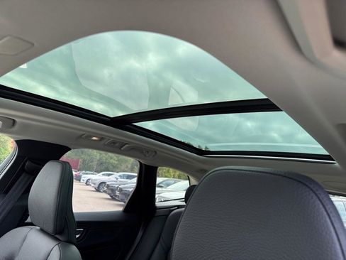 Certified 2025 Volvo XC60 B5 Plus w/ Protection Package Premier image 5