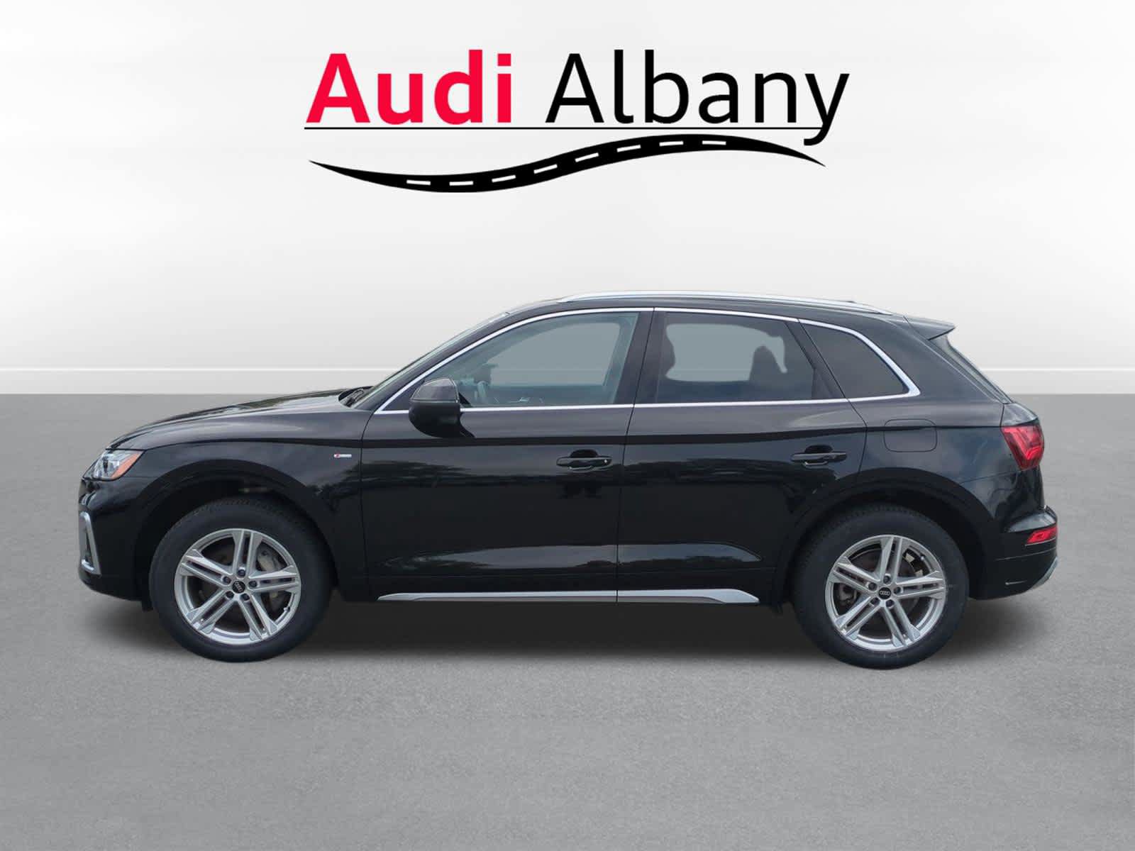 Certified 2025 Audi Q8 Premium Plus AWD/4WD image 2