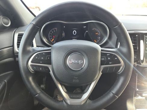 Used 2022 Jeep Grand Cherokee Laredo X image 17