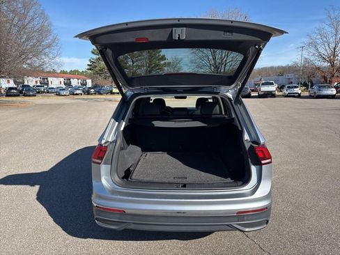 Used 2022 Volkswagen Tiguan SE image 14