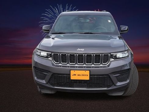 Certified 2024 Jeep Grand Cherokee Laredo w/ Luxury Tech Group I AWD/4WD image 12