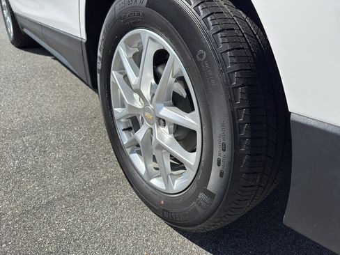 Used 2022 Chevrolet Equinox LT w/ Driver Convenience Package image 6