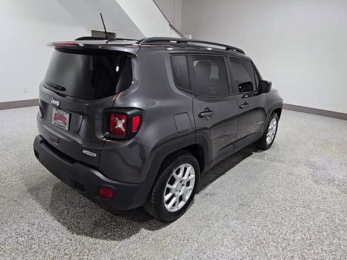 Used 2021 Jeep Renegade Latitude FWD image 4