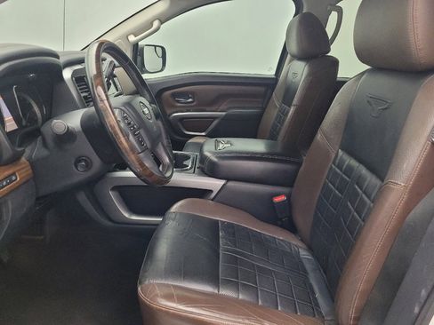Used 2019 Nissan Titan Platinum Reserve image 17