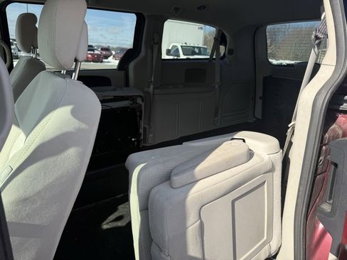 Used 2016 Dodge Grand Caravan SE w/ Quick Order Package 29E SE image 11