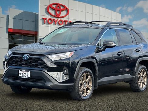 Certified 2023 Toyota RAV4 Hybrid XLE image 7