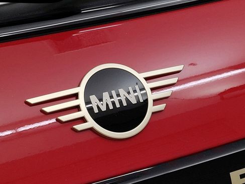 Used 2025 MINI Cooper 2-Door Hardtop image 9