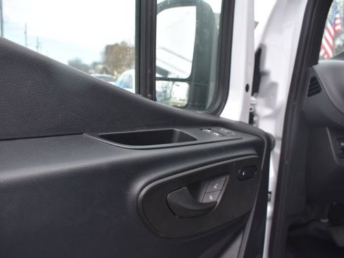 Used 2024 Mercedes-Benz eSprinter 170 Cargo image 14