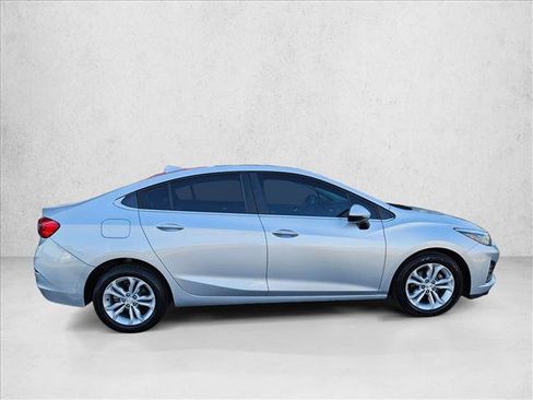 Used 2019 Chevrolet Cruze Diesel image 4