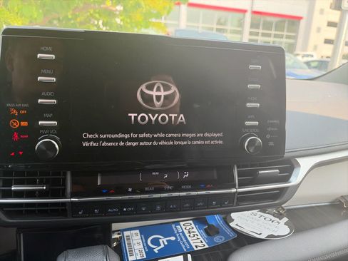 Certified 2022 Toyota Sienna Limited AWD/4WD image 8