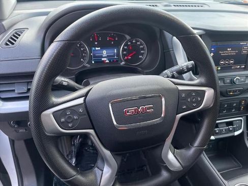 Used 2024 GMC Terrain SLE image 9