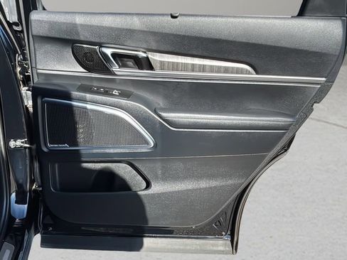 Used 2024 Kia Telluride SX Prestige w/ Towing Package image 11