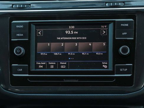 Used 2018 Volkswagen Tiguan S image 15