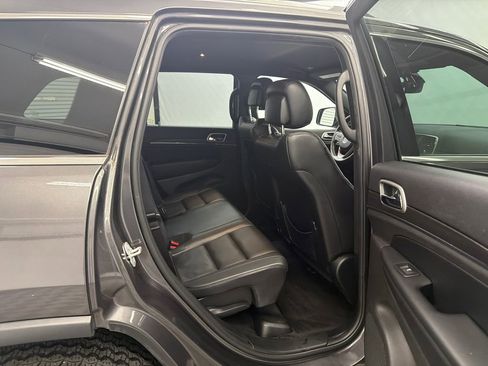 Used 2018 Jeep Grand Cherokee Limited image 16