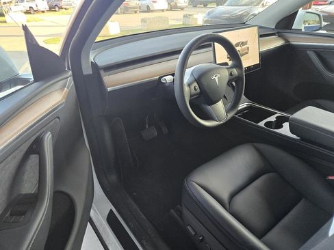 Used 2023 Tesla Model Y Long Range image 7