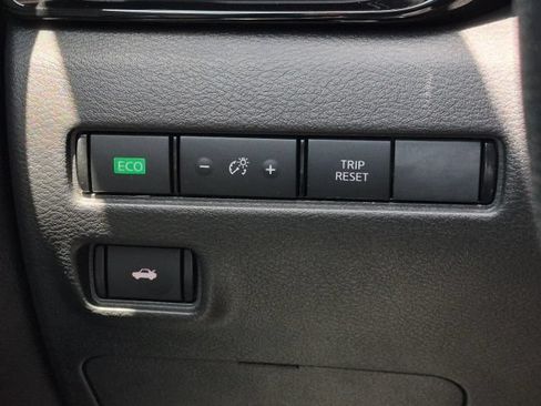 Used 2025 Nissan Sentra SV FWD image 28