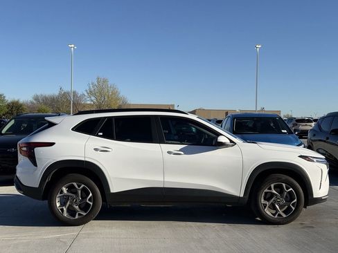 Used 2025 Chevrolet Trax LT image 4