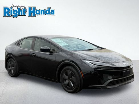 Used 2025 Toyota Prius LE FWD image 10