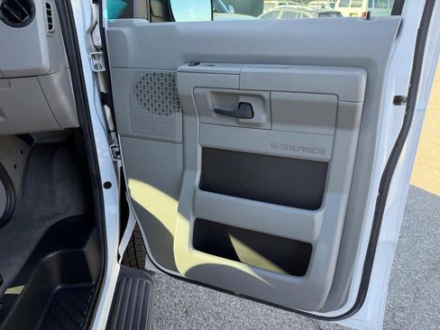 Used 2014 Ford E-250 and Econoline 250 w/ Interior Upgrade Package image 19