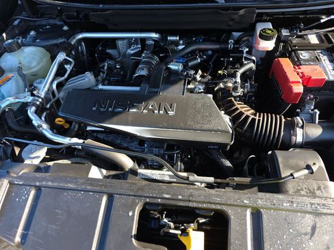 Used 2024 Nissan Rogue S AWD/4WD image 15