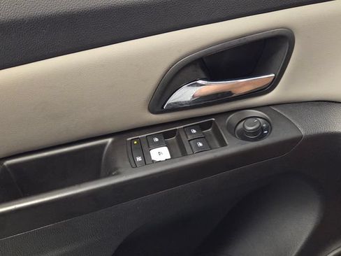 Used 2014 Chevrolet Cruze LS FWD image 26