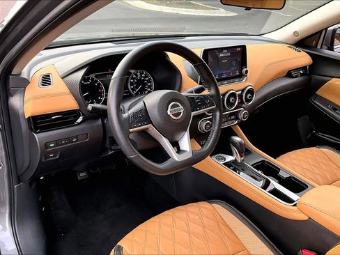 Used 2023 Nissan Sentra SV w/ SV Premium Package image 17