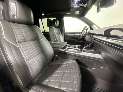 Used 2025 Cadillac Escalade V AWD/4WD image 28