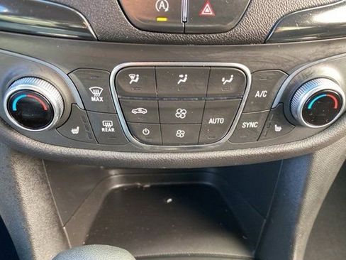 Used 2022 Chevrolet Equinox RS w/ LPO, Floor Liner Package image 14