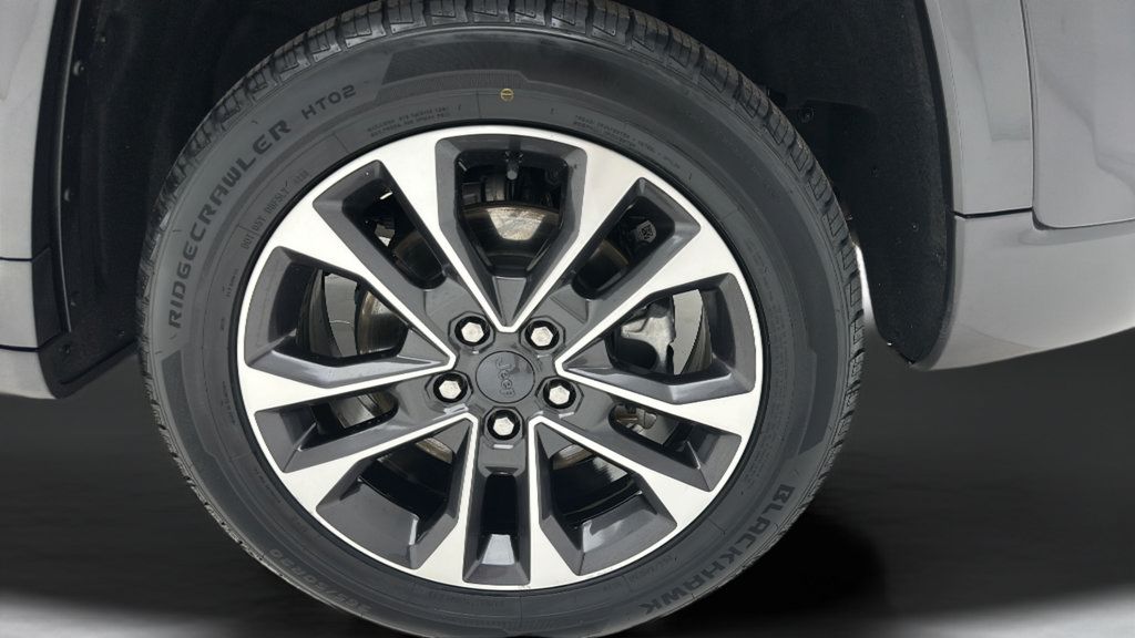 Used 2023 Jeep Grand Cherokee Overland AWD/4WD image 8