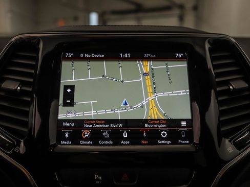 Used 2020 Jeep Cherokee Limited image 19