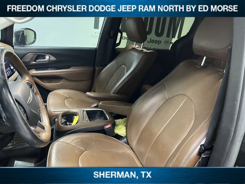 Used 2018 Chrysler Pacifica Limited w/ Tire & Wheel Group image 7