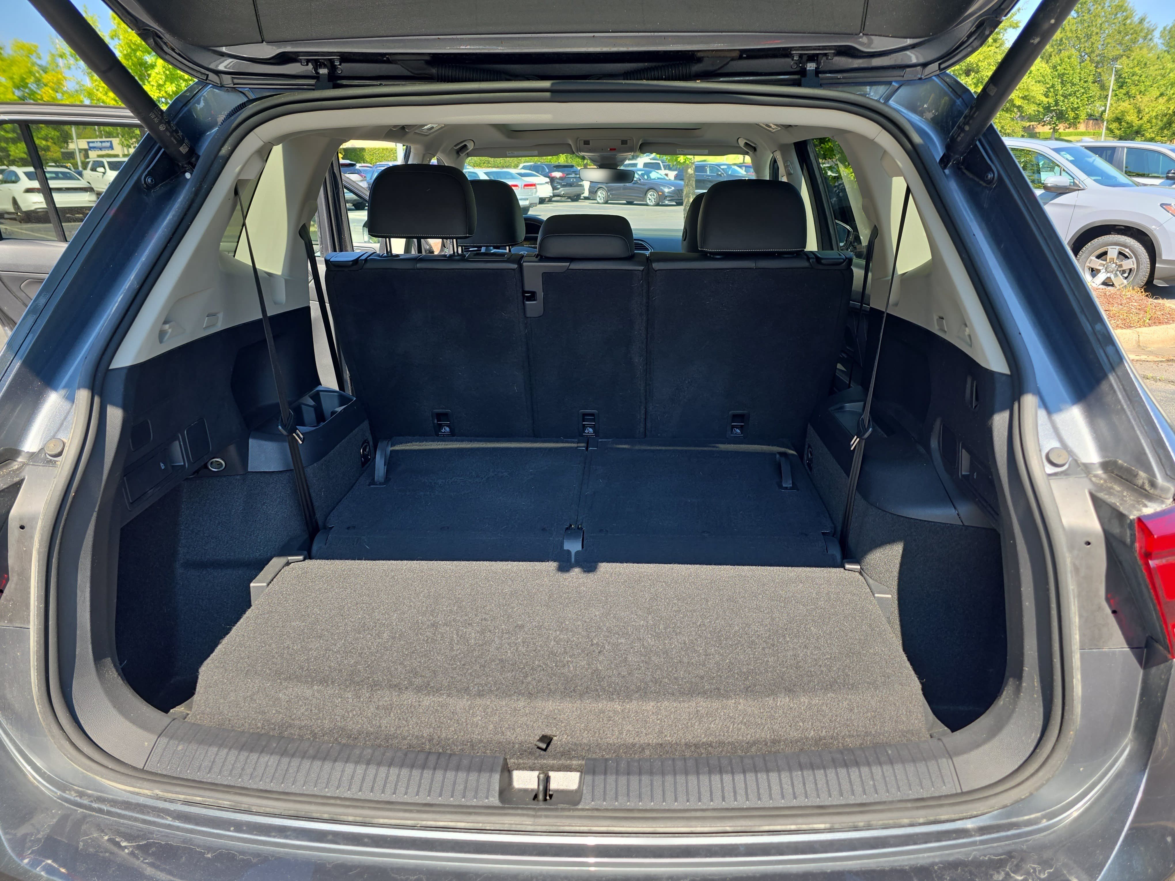 Certified 2024 Volkswagen Tiguan SE FWD image 13