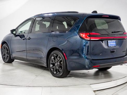 Used 2025 Chrysler Pacifica Limited FWD image 6