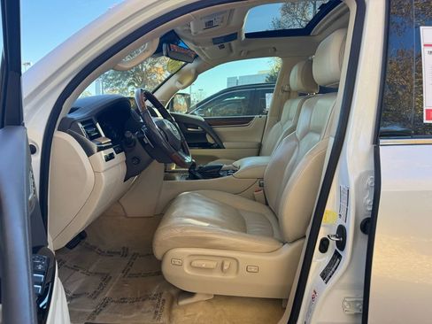 Used 2019 Lexus LX 570 4WD image 25