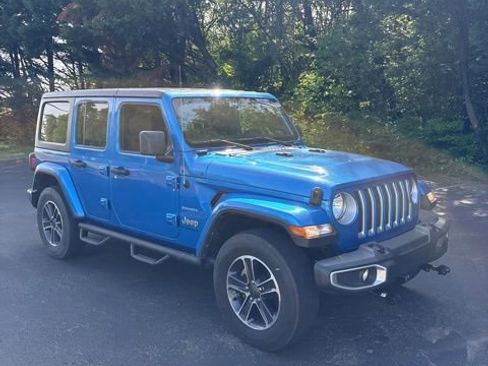 Used 2023 Jeep Wrangler Sahara image 3