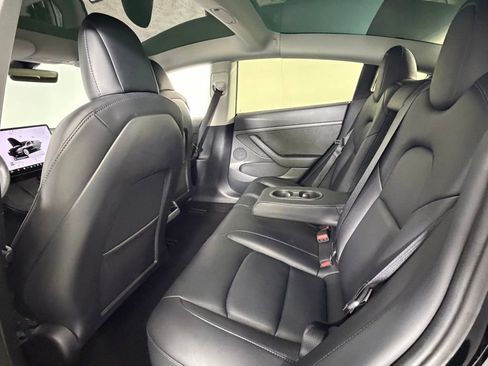 Used 2022 Tesla Model 3 image 25