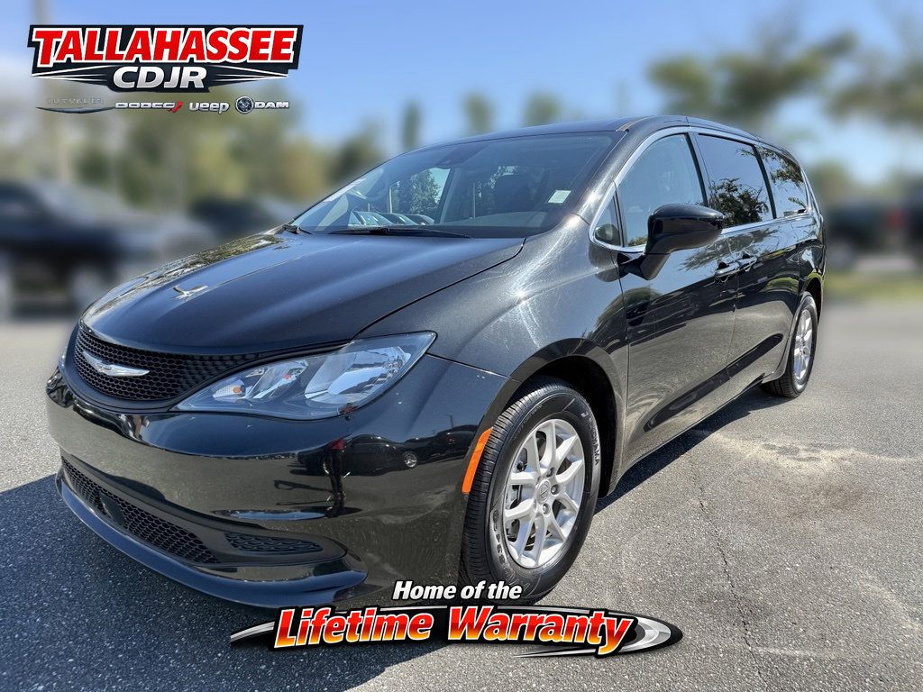 Used 2023 Chrysler Voyager LX FWD image 10