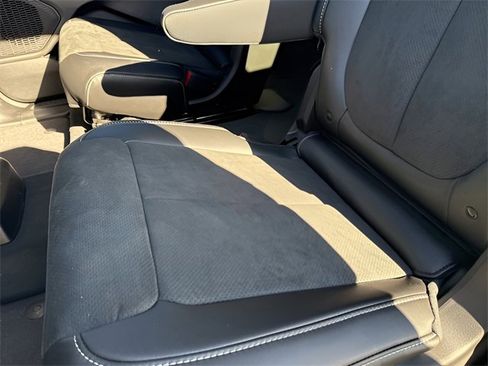 New 2025 Jeep Grand Cherokee L Altitude image 24