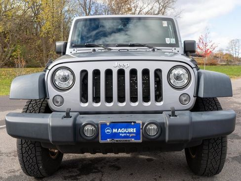Used 2017 Jeep Wrangler Unlimited Rubicon w/ Connectivity Group image 3