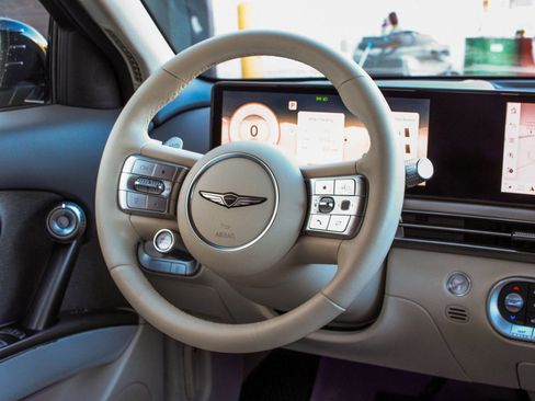 Used 2025 Genesis GV60 Advanced image 30