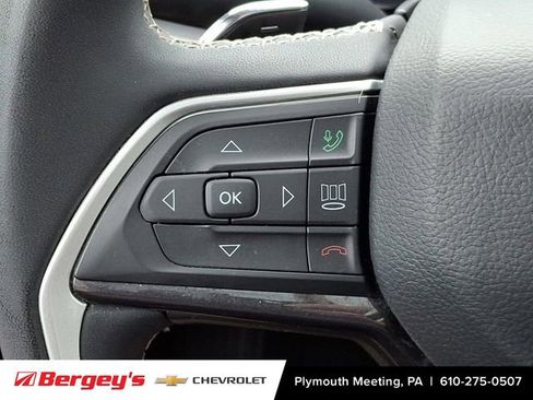 Used 2023 Jeep Grand Cherokee Laredo AWD/4WD image 24