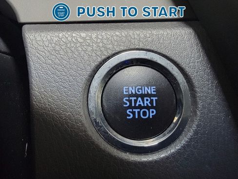 Used 2020 Toyota Camry XLE FWD image 18