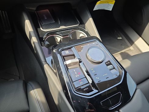 New 2026 BMW 550e xDrive image 22