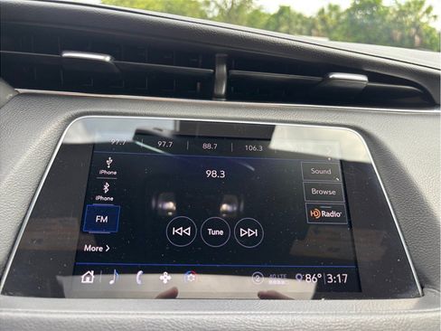 Used 2020 Cadillac XT4 Premium Luxury FWD image 31
