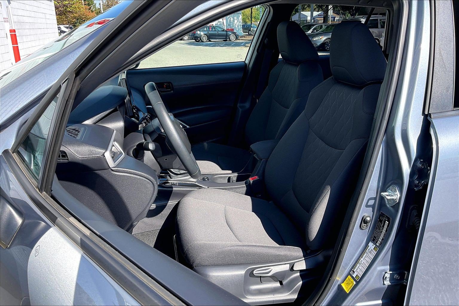 Used 2025 Toyota Corolla Cross LE AWD/4WD image 29