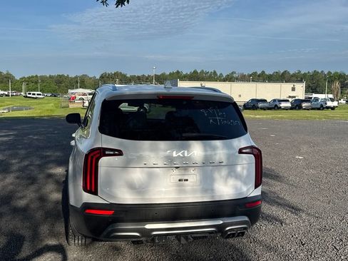Used 2022 Kia Telluride EX w/ EX Premium Package FWD image 4